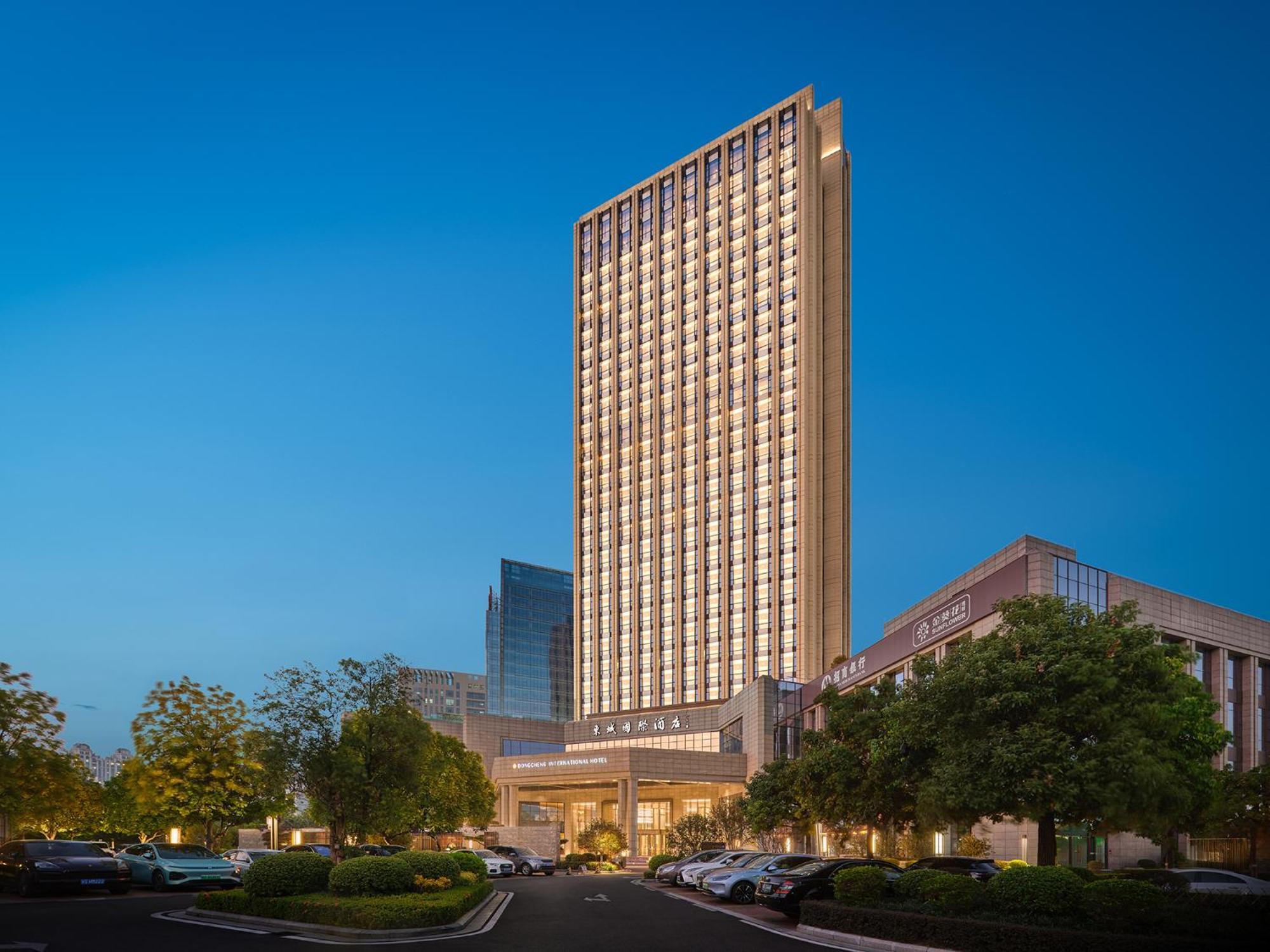 Dongguan Dongcheng International Hotel - Free Shuttle Buses For Executive Room Guests During Canton Fair מראה חיצוני תמונה