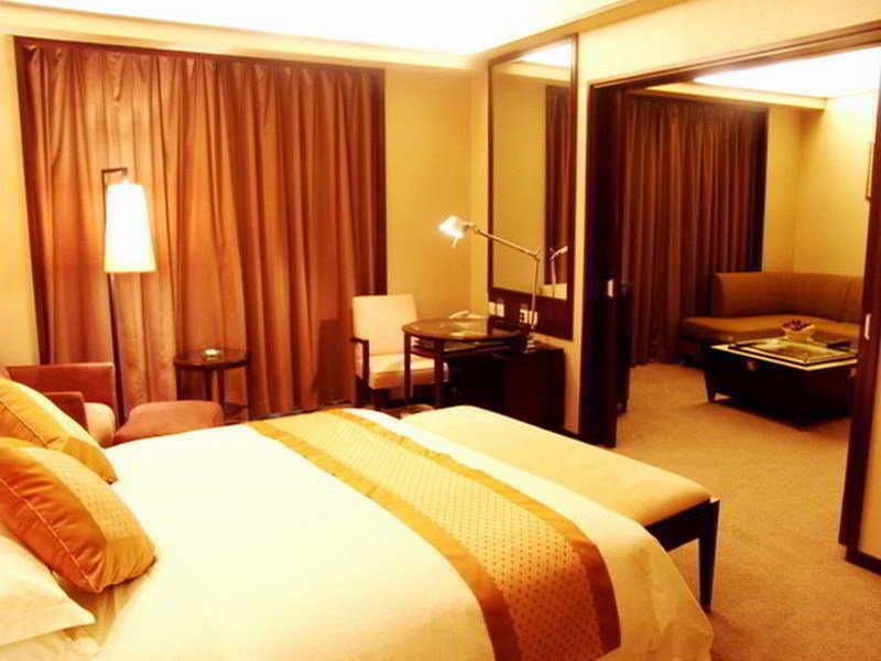 Dongguan Dongcheng International Hotel - Free Shuttle Buses For Executive Room Guests During Canton Fair מראה חיצוני תמונה