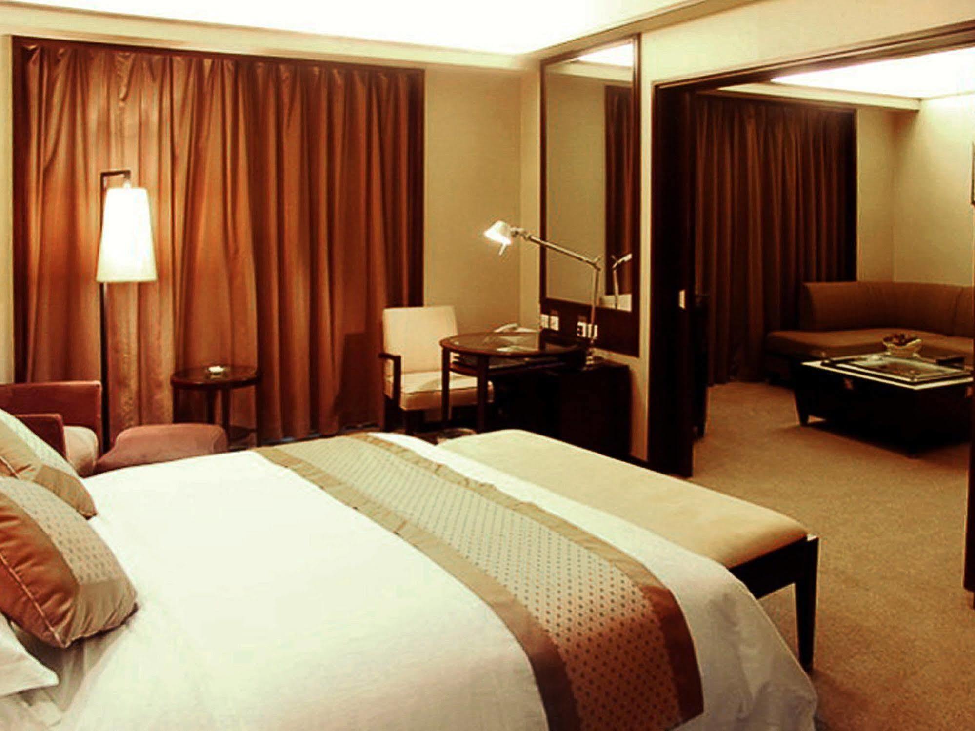 Dongguan Dongcheng International Hotel - Free Shuttle Buses For Executive Room Guests During Canton Fair מראה חיצוני תמונה