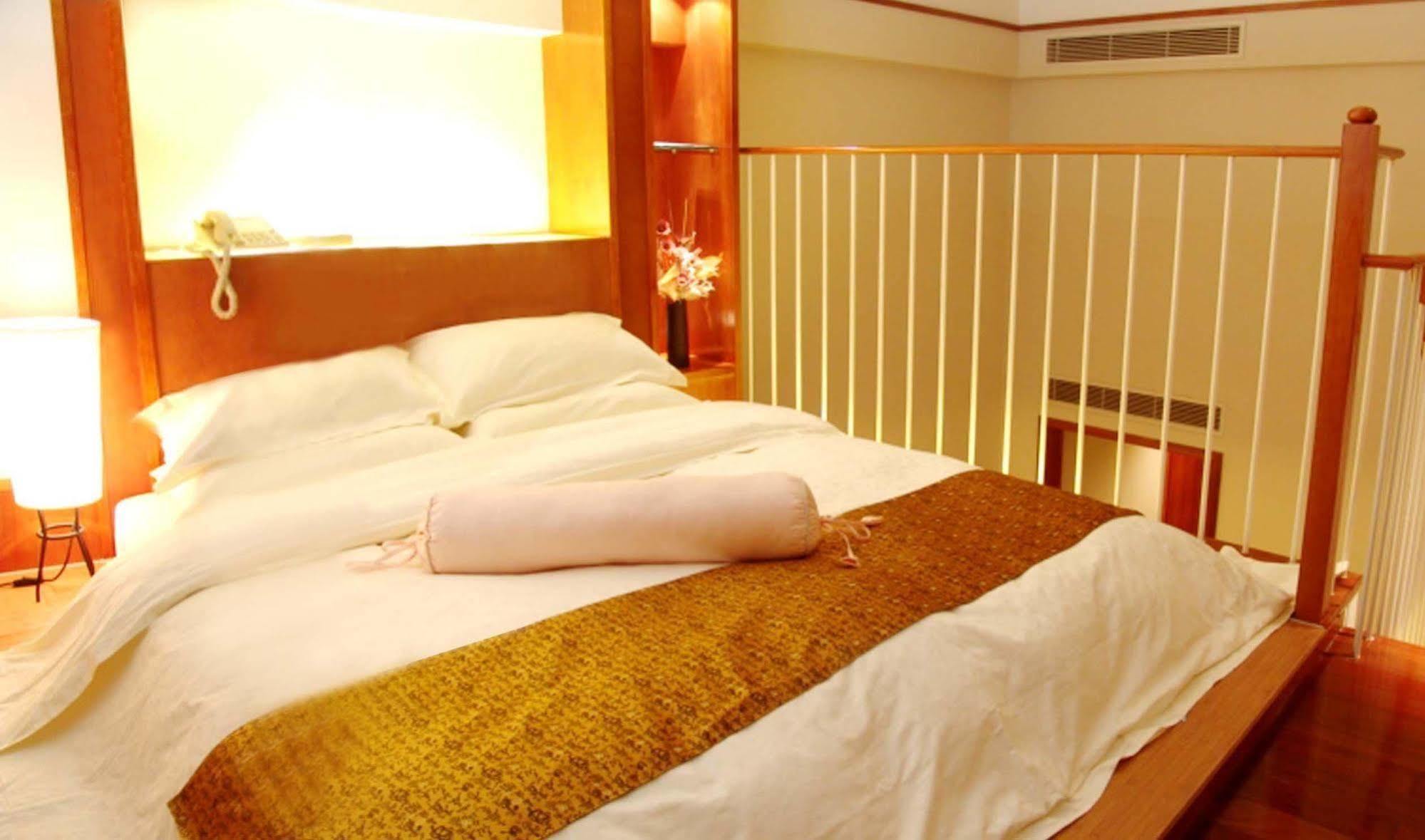 Dongguan Dongcheng International Hotel - Free Shuttle Buses For Executive Room Guests During Canton Fair מראה חיצוני תמונה